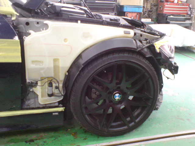 神戸ボディショップ 神戸の自動車修理 板金塗装の専門店 Bmw E90 M3 ワンオフ フェンダーダクト加工３